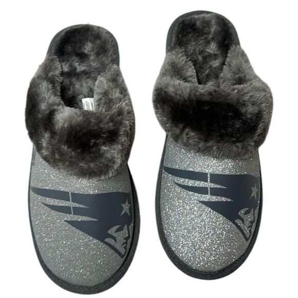 FOCO Officially Licensed Glitter Patriots Football Faux Fur Slippers. Size 9/10. - Picture 1 of 11
